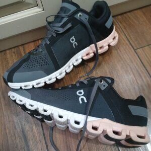 On cloud, cloudflow tennis shoes